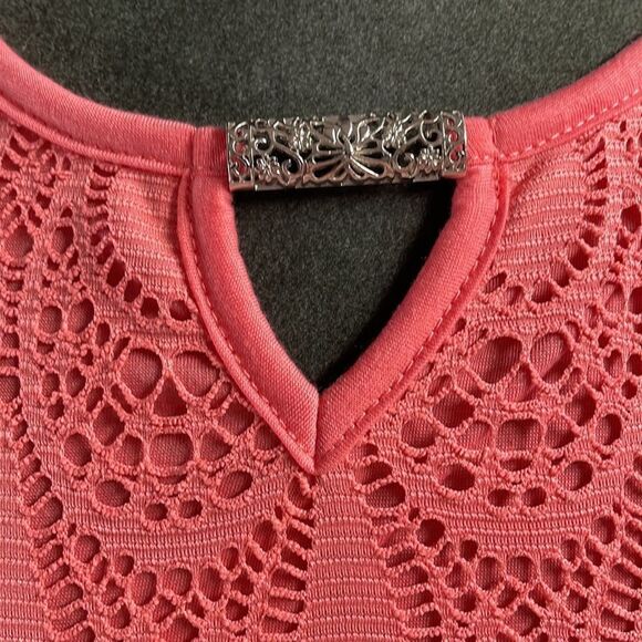 C.D. PETITES Ladies Teardrop Lace Top Overlay Blouse, Petite Small, Peach - Picture 4 of 7